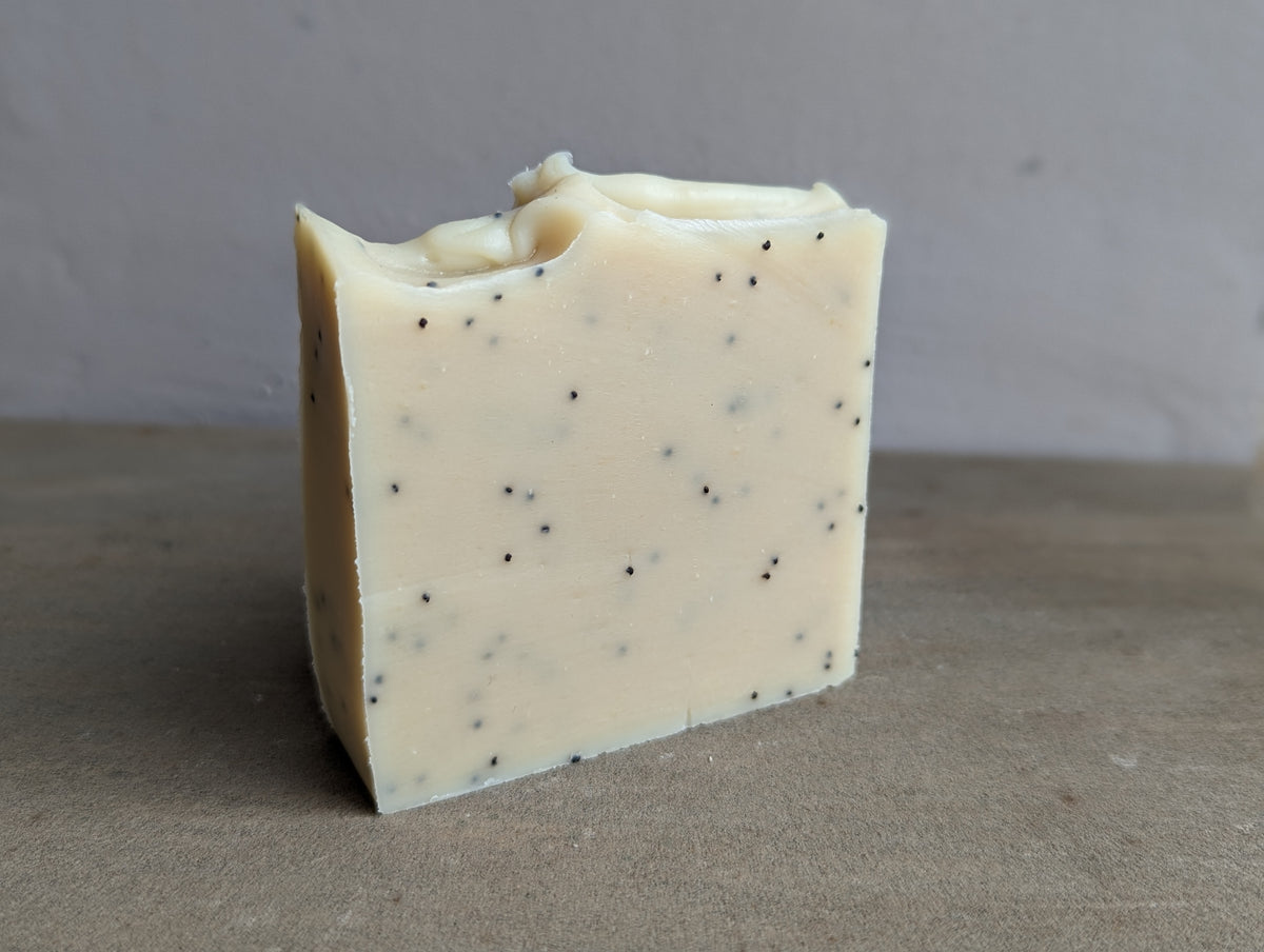 Naturally Woodland Eco-friendly sheep's milk soap with Whitefaced Woodland sheep milk, thyme, rosemary and pine needle. Handcrafted in Yorkshire. Natural exfoliating soap for men.